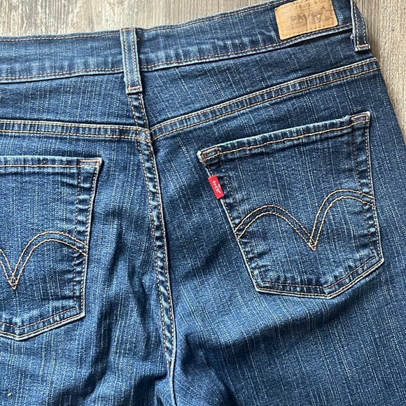 Women’s Levi Strauss Jeans - Picture 3 of 4